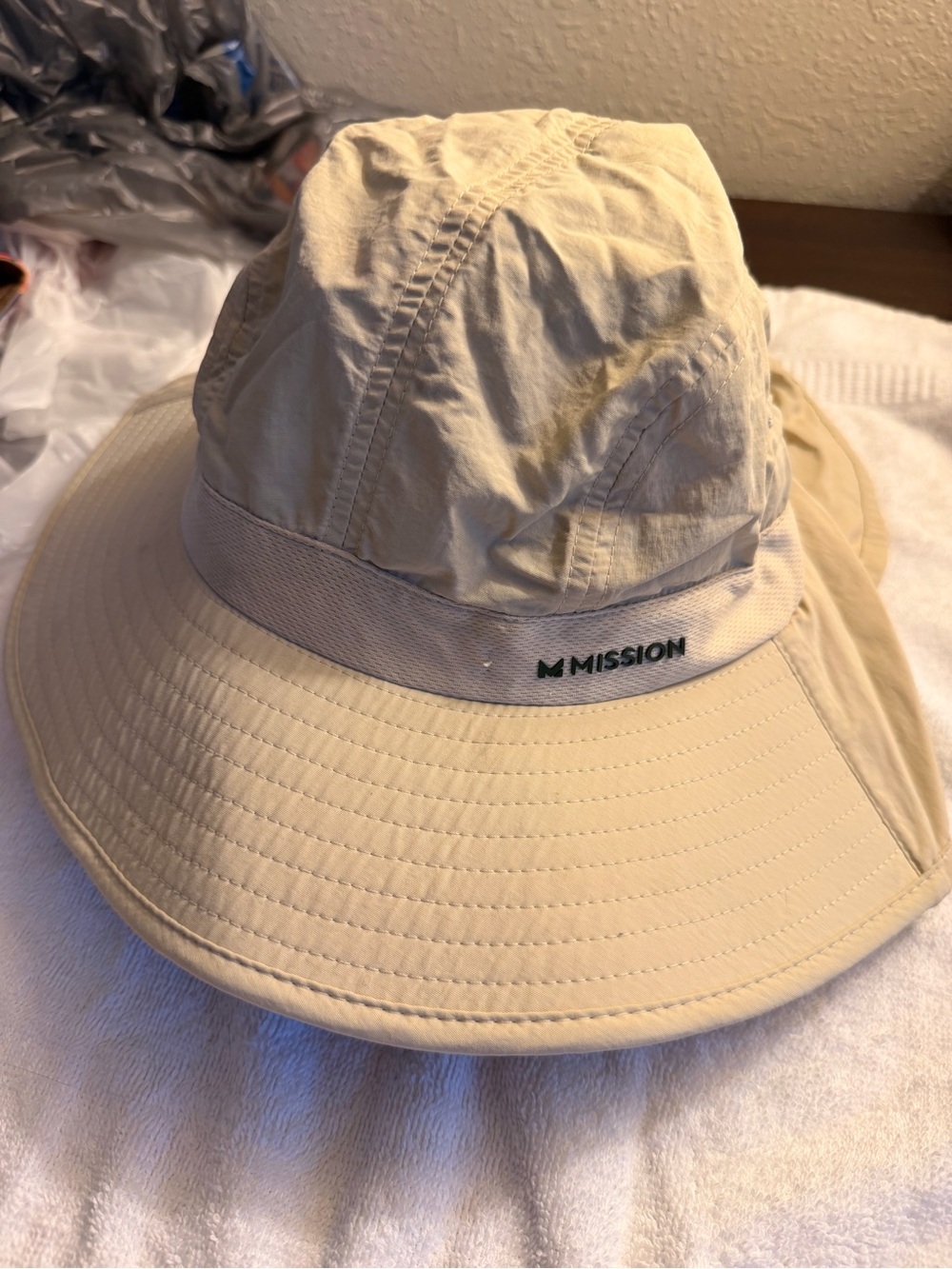 MISSION Sun Defender Cooling Neck Guard Wide Brim Hats for Women and Men OATMEAL